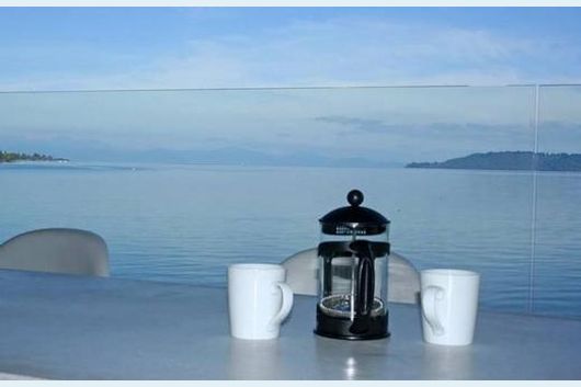 WATERFRONT LIVING - THE ULTIMATE EXPERIENCE!