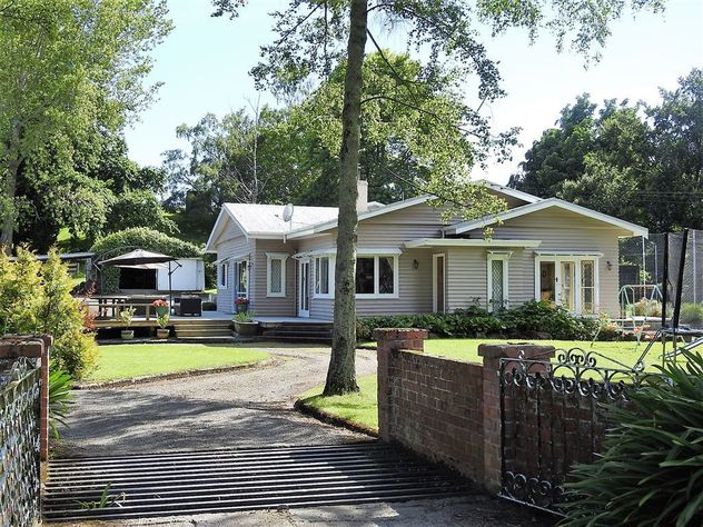 Idyllic Lifestyle Opportunity Comes A Knocking!