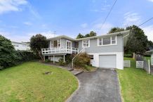 A perfect family home in double Westlake schoo...