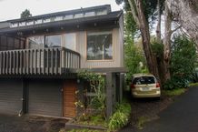 Unbeatable location! End townhouse in small block