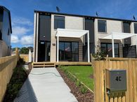 Almost Brand New Townhouse in Panmure